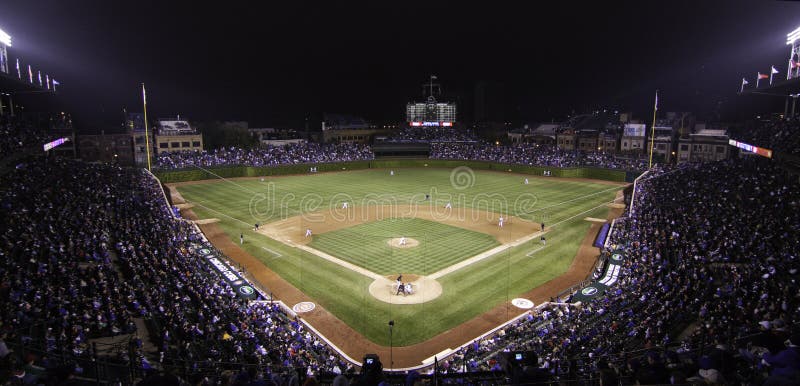 Baseball - Wrigley sistema Pano alla notte fotografia stock libera da diritti Baseball - Wrigley sistema Pano alla notte fotografia stock libera da diritti