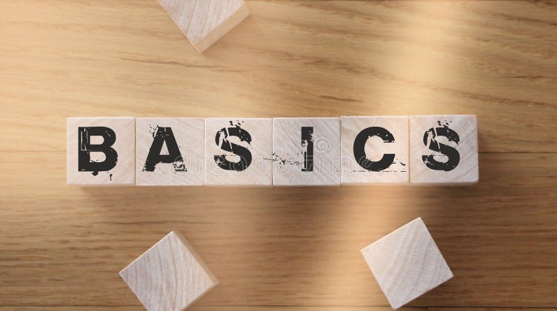 浅背景中木块上的BASIC字 图库摄影
