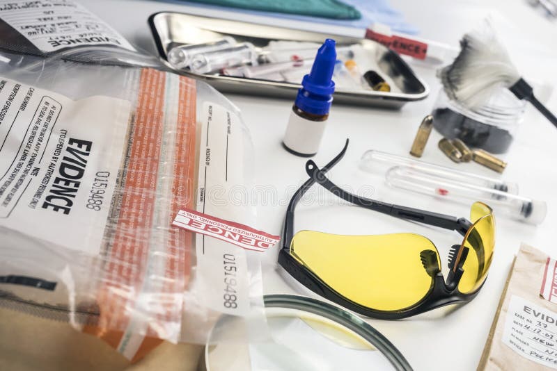 Basic research utensils with a evidence bag in Laboratorio forensic equipment