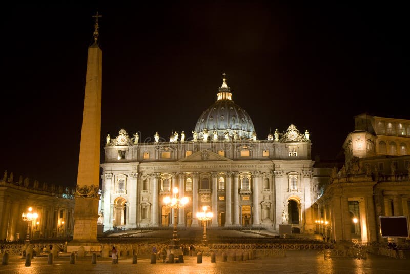 Basilica alla notte, Roma, Italia della st Peter immagini stock libere da diritti Basilica alla notte, Roma, Italia della st Peter immagini stock libere da diritti