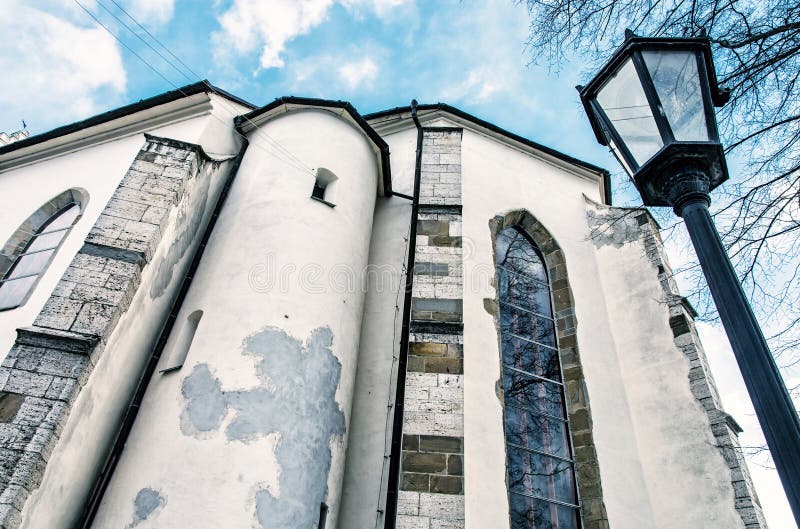 Bazilika svatého kříže ve městě Kežmarok, Slovensko, modrý filtr
