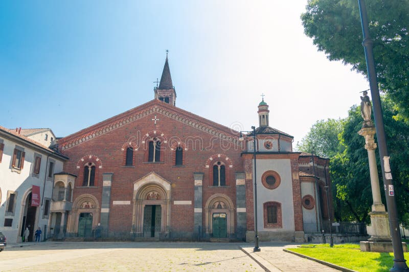 Basilika von Sant-` Eustorgio in Mailand lizenzfreies stockbild Basilika von Sant-` Eustorgio in Mailand lizenzfreies stockbild
