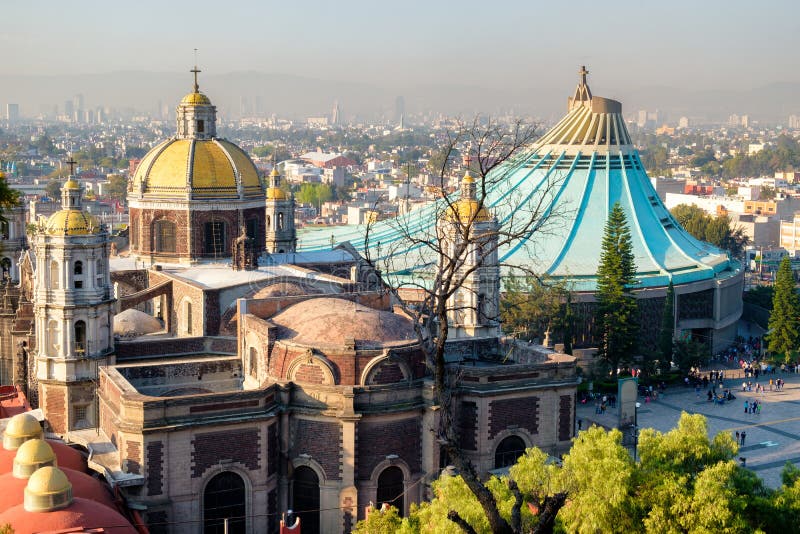 Basilikan av vår dam av Guadalupe i Mexico - stad