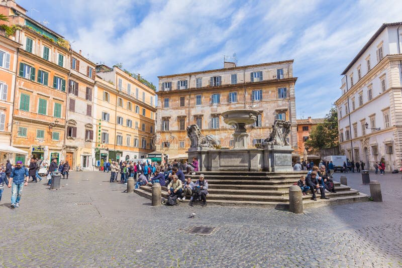 Basilikan av vår dam av Trastevere i Rome, Italien royaltyfri bild Basilikan av vår dam av Trastevere i Rome, Italien royaltyfri bild