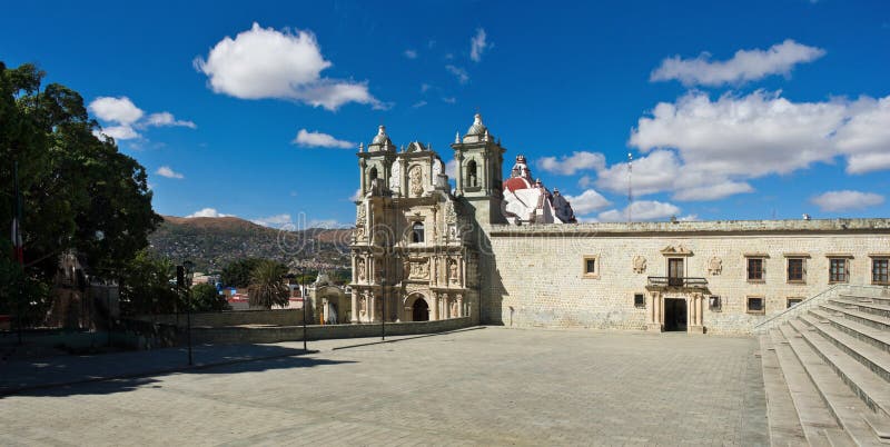Basilique de notre Madame de solitude à Oaxaca de Juarez, Mexique photographie stock Basilique de notre Madame de solitude à Oaxaca de Juarez, Mexique photographie stock