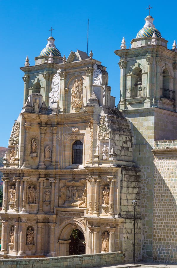 Basilique de notre Madame de solitude à Oaxaca de Juarez, Mexique photographie stock Basilique de notre Madame de solitude à Oaxaca de Juarez, Mexique photographie stock