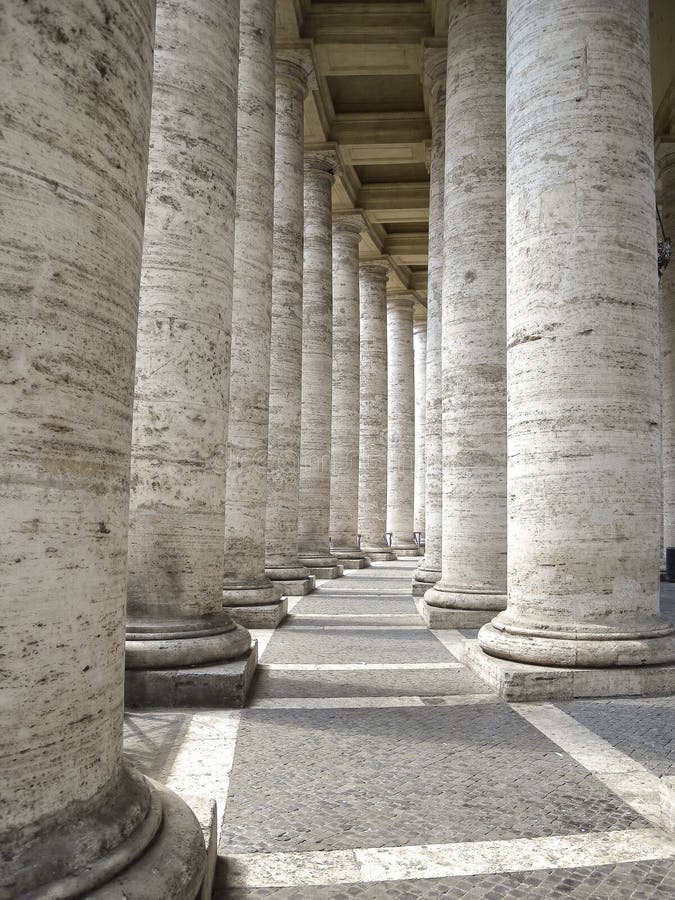 Basilique de St Peter, colonnade de Bernini photos libres de droits Basilique de St Peter, colonnade de Bernini photos libres de droits