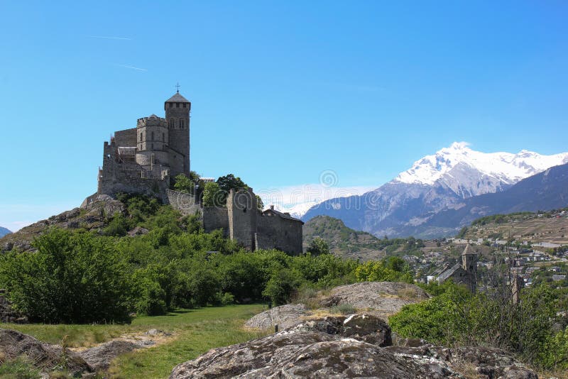 Basilique и замок, Sion, Швейцария стоковая фотография rf Basilique и замок, Sion, Швейцария стоковая фотография rf