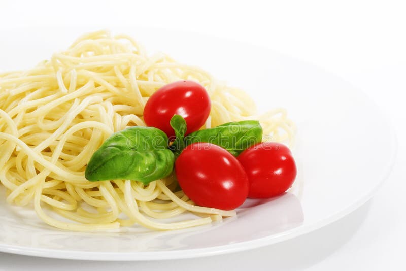 basilu makaronu spaghetti fotografia royalty free basilu makaronu spaghetti fotografia royalty free