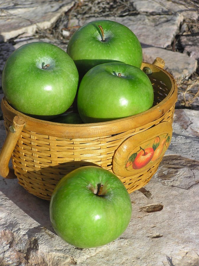 Basket of apples 02