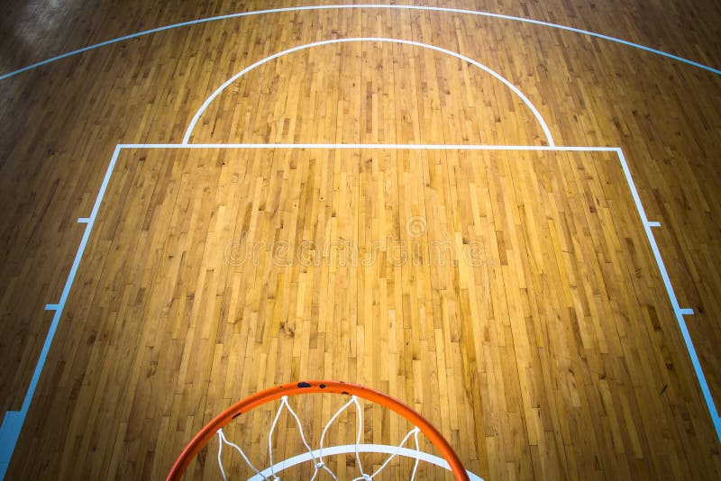 Ein Innenbasketballplatz Mit Einem Orange Ball Auf Einem Unmarkierten