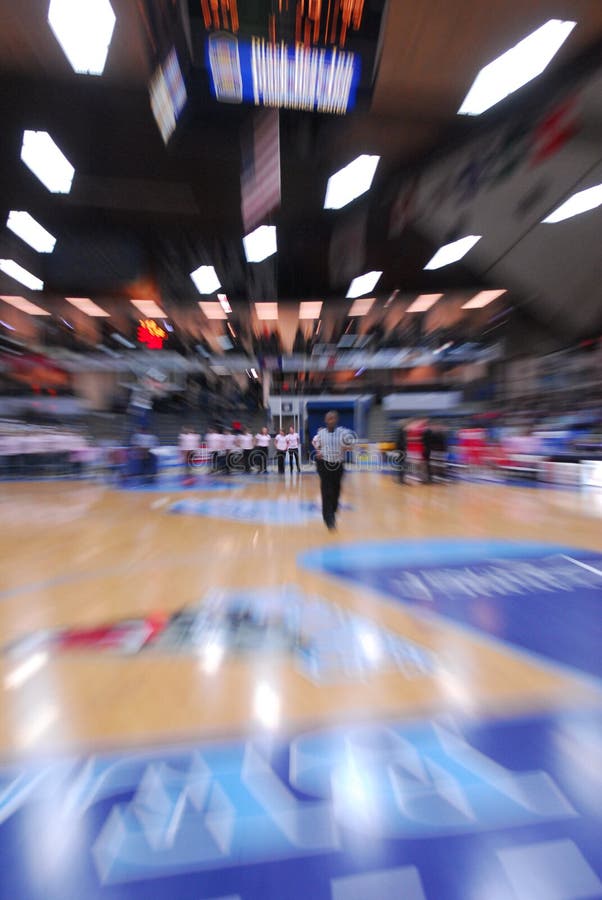 basketdomarerunning fotografering för bildbyråer basketdomarerunning fotografering för bildbyråer
