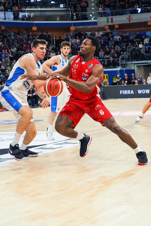 Basquete Italiano Um Campeonato Serial OriOra Pistoia Vs Dolomomecado  Energia Basket Trentino Foto Editorial - Imagem de janeiro, fotografia:  169162686