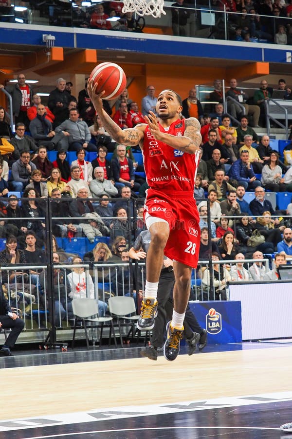 Basquete Italiano Um Campeonato Serial OriOra Pistoia Vs Dolomomecado  Energia Basket Trentino Foto Editorial - Imagem de janeiro, fotografia:  169162686