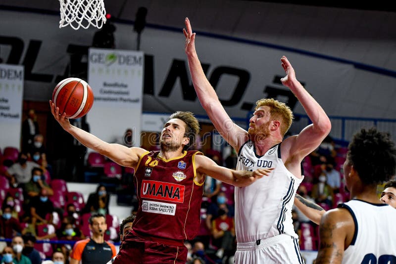 Campeonato Italiano De Basquete Serie Feliz Casa Brindisi Vs Germani Basket  Brescia Imagem de Stock Editorial - Imagem de fotografia, john: 160360544