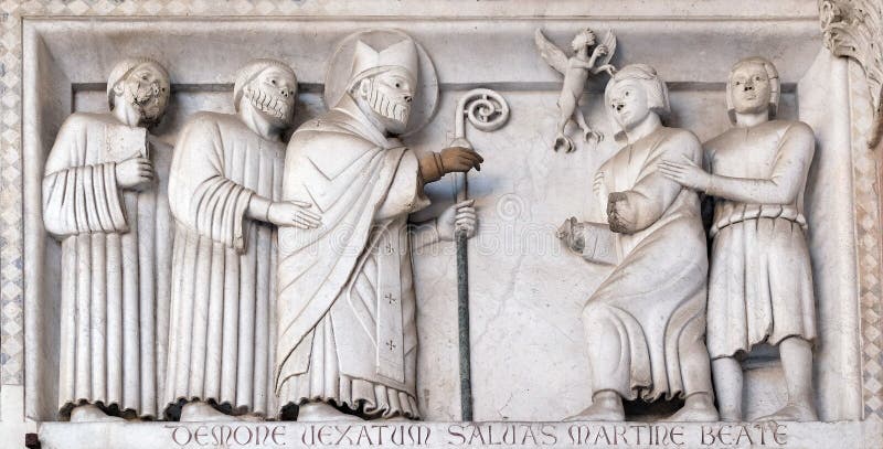 Bass-Entlastung, welche die Geschichten von St Martin, Kathedrale von St Martin in Lucca, Italien darstellt stockbilder Bass-Entlastung, welche die Geschichten von St Martin, Kathedrale von St Martin in Lucca, Italien darstellt stockbilder