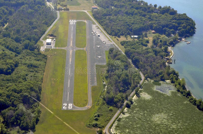 Bass Island Airport moyen, aérien photographie stock Bass Island Airport moyen, aérien photographie stock
