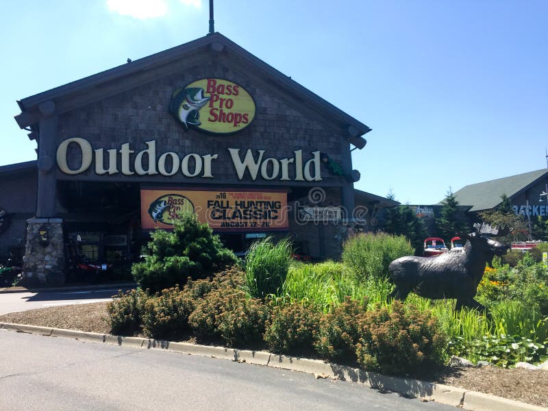 Bass Pro Shops Outdoor World, Tulsa, Oklahoma Editorial Stock Photo - Image  of center, fishing: 89198933