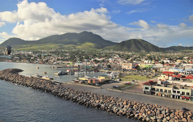 Basseterre St Kitts - 1/24/2018 - kryssa omkring port och terminalen i St Kitts arkivbild Basseterre St Kitts - 1/24/2018 - kryssa omkring port och terminalen i St Kitts arkivbild