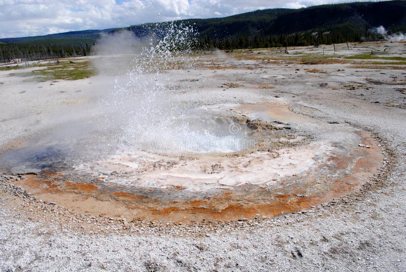 Bassin de geyser de biscuit, Yellowstone photos libres de droits Bassin de geyser de biscuit, Yellowstone photos libres de droits