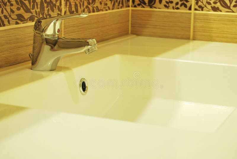 Bassin moderne de salle de bains image stock Bassin moderne de salle de bains image stock