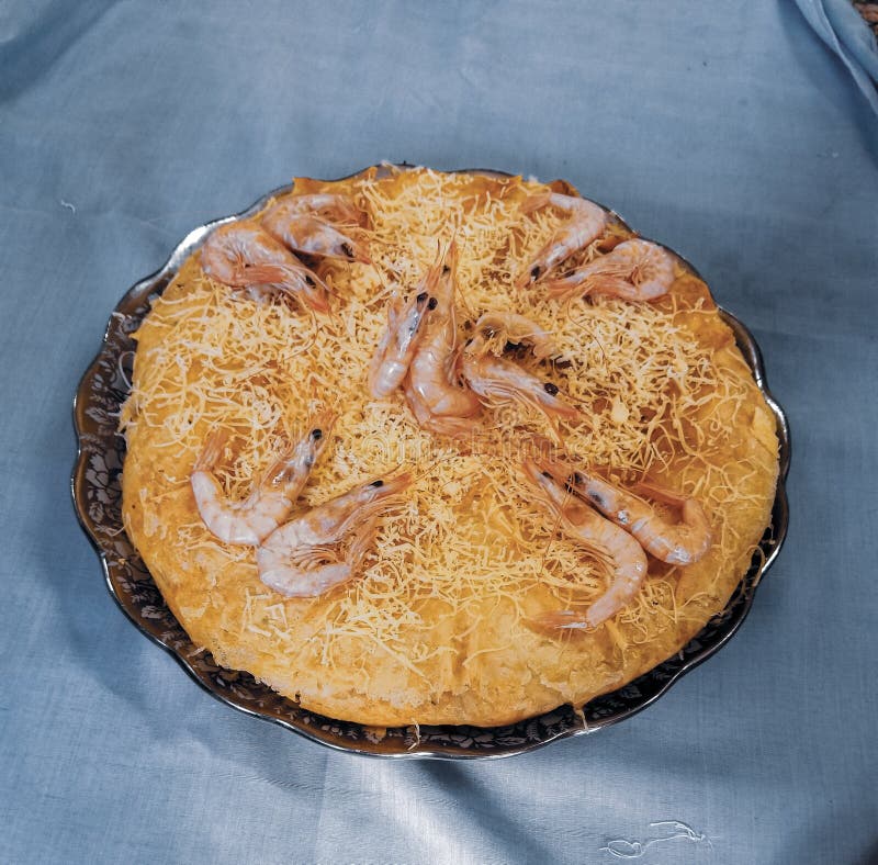 Bastilha / Pastilla - Bastilha de Camarão, torta recheada com camarão e especiarias doces e salgadas - Marrocos fotos de stock royalty free