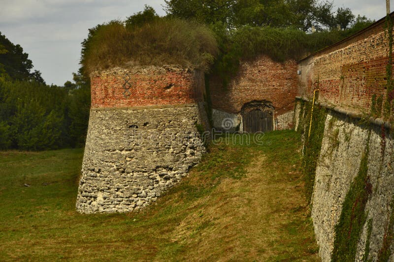 Bastion av slotten i staden av Dubno, Rivne region, Ukraina arkivfoton Bastion av slotten i staden av Dubno, Rivne region, Ukraina arkivfoton
