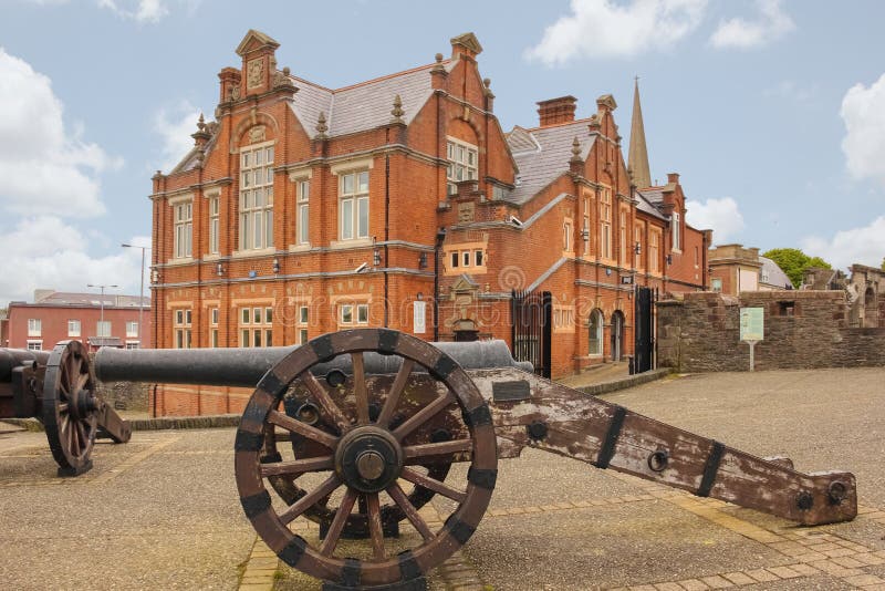 Bastion- och stadsväggar Derry Londonderry Nordligt - Irland förenat kungarike royaltyfri bild Bastion- och stadsväggar Derry Londonderry Nordligt - Irland förenat kungarike royaltyfri bild