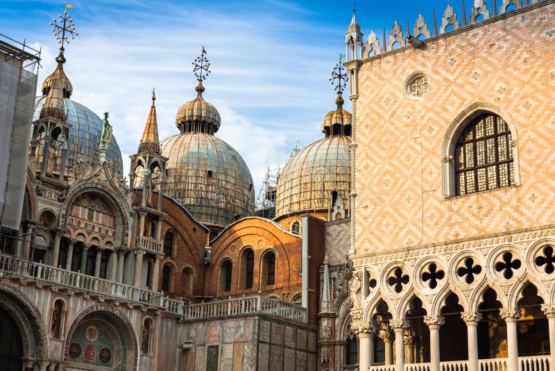 A basílica de San Marco no St marca o quadrado em Veneza, Itália fotos de stock A basílica de San Marco no St marca o quadrado em Veneza, Itália fotos de stock