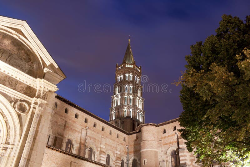 Basílica do sernin de Saint na noite em Toulouse fotos de stock royalty free Basílica do sernin de Saint na noite em Toulouse fotos de stock royalty free