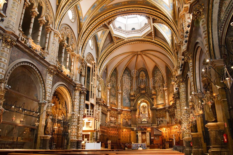 Basílica en el monasterio de Montserrat, España