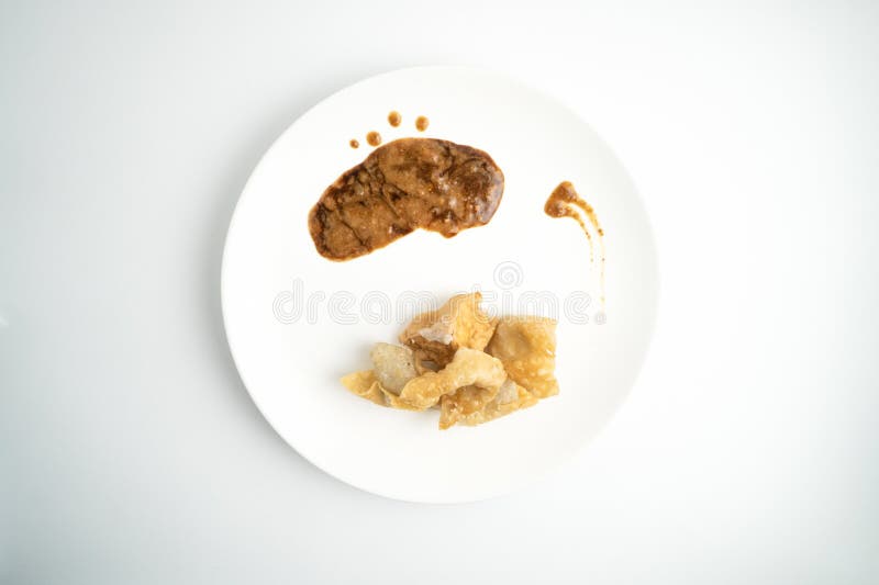 Batagor é um prato tradicional indonésio foto de stock