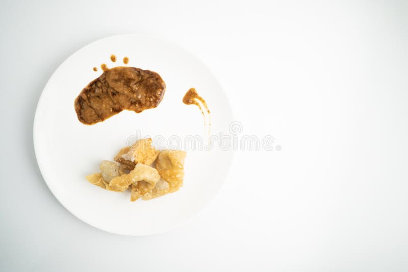 Batagor é um prato tradicional indonésio foto de stock royalty free