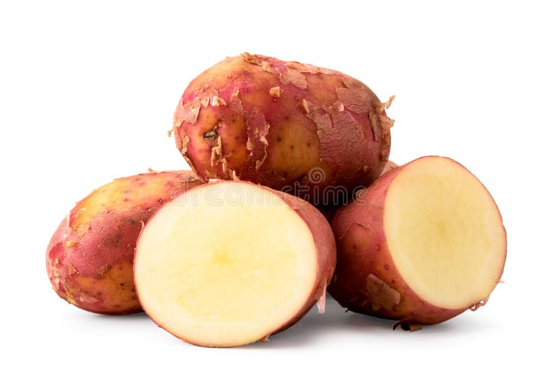 Batata cor-de-rosa nova e duas metades em um fundo branco Isolado fotos de stock Batata cor-de-rosa nova e duas metades em um fundo branco Isolado fotos de stock