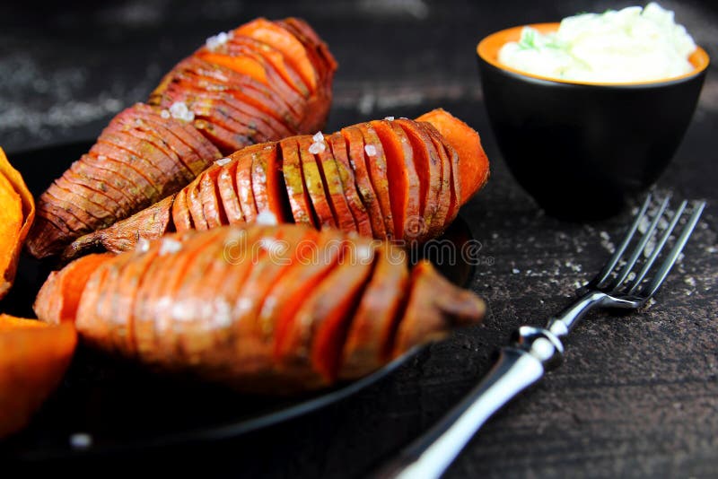 Batata doce assada com sal fotos de stock royalty free