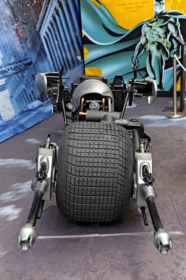 Batcycle ou batpod 2008 de collaborateur personnel le chevalier foncé images libres de droits Batcycle ou batpod 2008 de collaborateur personnel le chevalier foncé images libres de droits