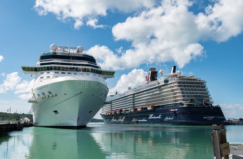 Bateau de croisière en l'Antigua de St John image stock Bateau de croisière en l'Antigua de St John image stock