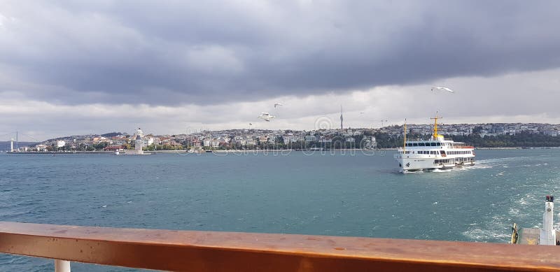 Bateau de croisière historique sur le bosphore merveilleux d'être à bord istanbul kadkoy photos stock
