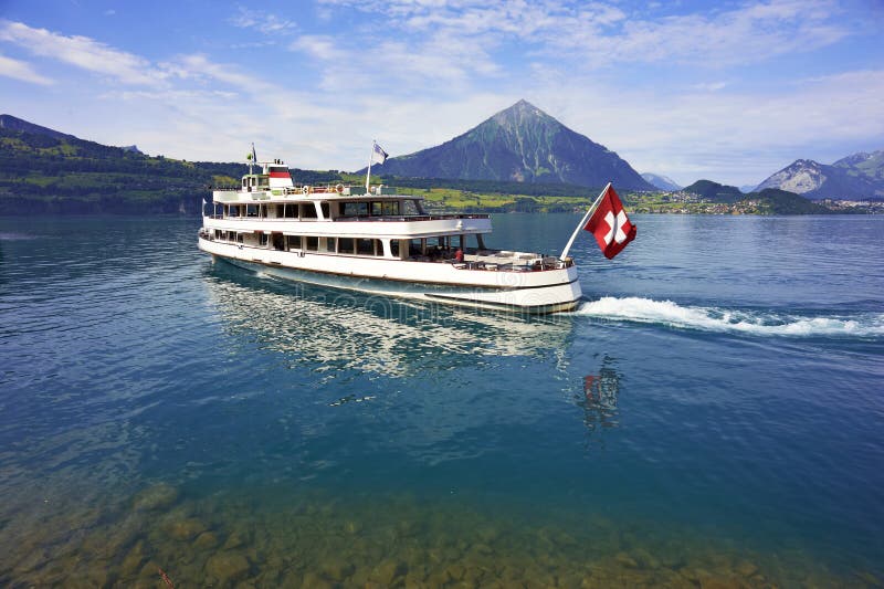 Bateau de passager, lac Thun, Suisse images stock Bateau de passager, lac Thun, Suisse images stock