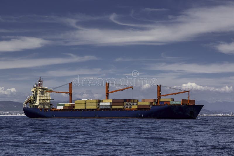 bateau de port de Hambourg de cargaison d'activités photo stock bateau de port de Hambourg de cargaison d'activités photo stock