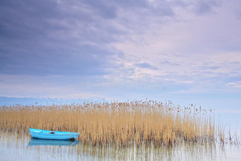 Bateau de pêche au lac Ohrid Macédoine images libres de droits Bateau de pêche au lac Ohrid Macédoine images libres de droits