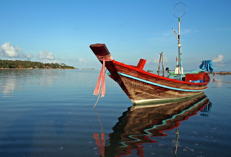 Bateau de pêche thaï coloré image libre de droits Bateau de pêche thaï coloré image libre de droits