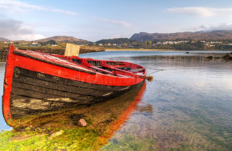 Bateau de rouge de bassin image libre de droits Bateau de rouge de bassin image libre de droits