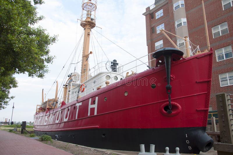 Bateau-phare Portsmouth (LV-101) des Etats-Unis photo libre de droits Bateau-phare Portsmouth (LV-101) des Etats-Unis photo libre de droits
