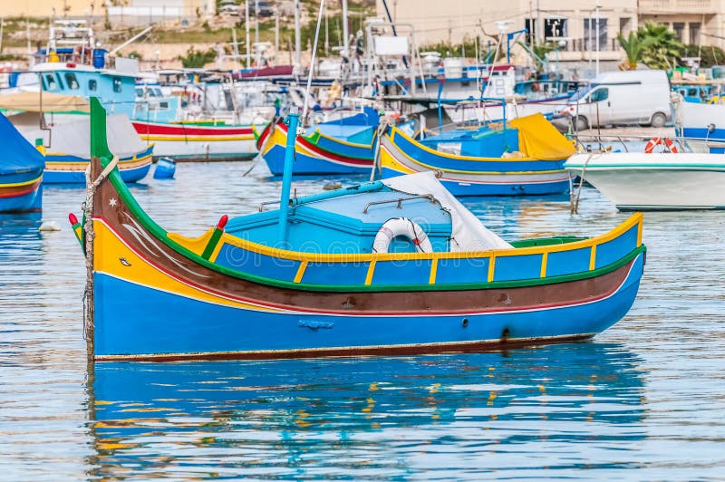 Bateau traditionnel de Luzzu au port de Marsaxlokk ? Malte photo stock Bateau traditionnel de Luzzu au port de Marsaxlokk ? Malte photo stock