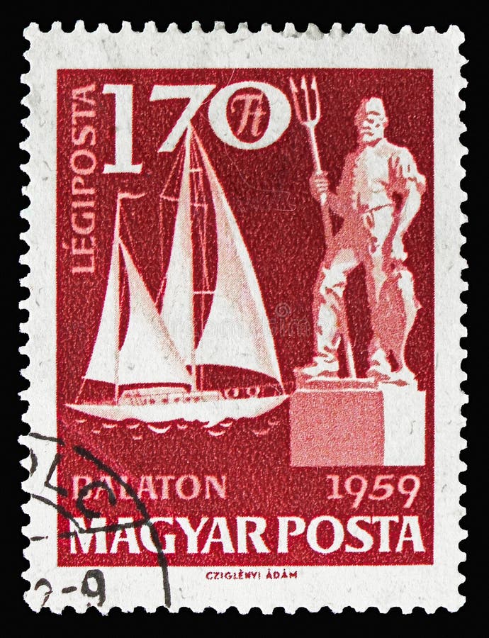 Bateau à voile Saturnus et statue de pêcheurs, serie du Lac Balaton, vers 1959 photographie stock libre de droits Bateau à voile Saturnus et statue de pêcheurs, serie du Lac Balaton, vers 1959 photographie stock libre de droits