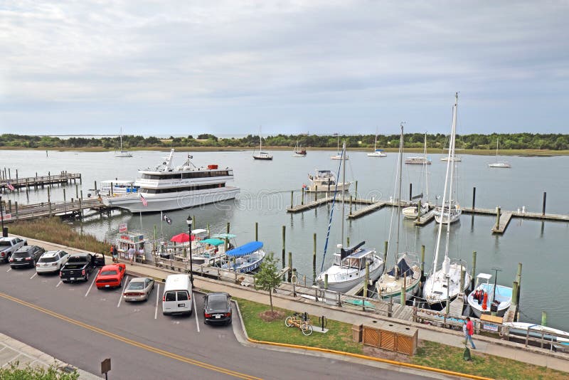 Bateaux dans la marina sur Front Street dans Beaufort du centre, nord photos stock Bateaux dans la marina sur Front Street dans Beaufort du centre, nord photos stock