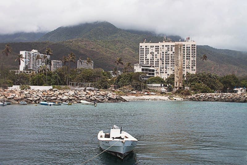 Bateaux sur la plage de Naiguata au Venezuela photos libres de droits Bateaux sur la plage de Naiguata au Venezuela photos libres de droits