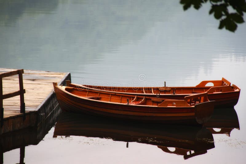 Bateaux sur le lac photos libres de droits Bateaux sur le lac photos libres de droits