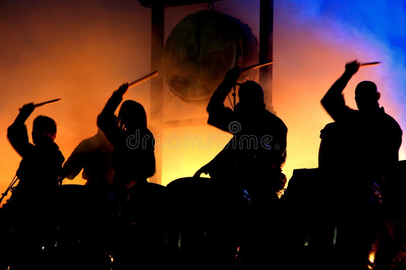 Batendo os cilindros imagens de stock Batendo os cilindros imagens de stock